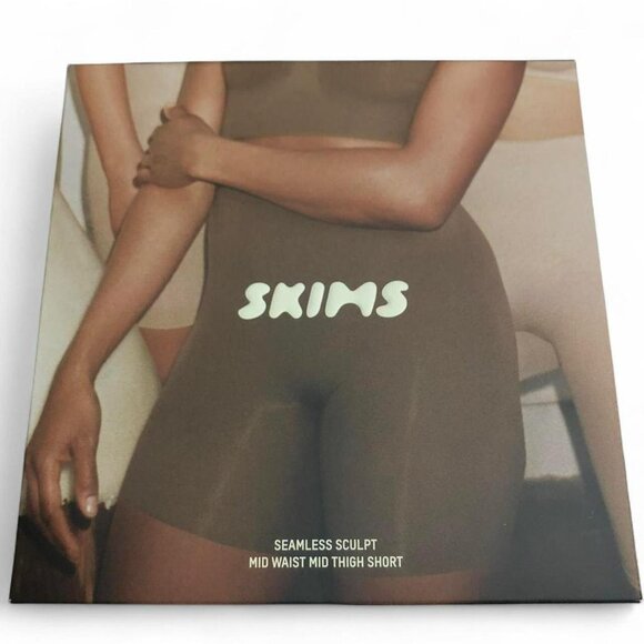 Skims Seamless Sculpt Mid Thigh Short - Picture 5 of 9